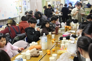 子どもと大人で一緒に楽しんだ「年末こども忘年会」＝明石市魚住町西岡