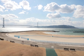 神戸マラソンの折り返し地点周辺の大蔵海岸＝明石市大蔵海岸通