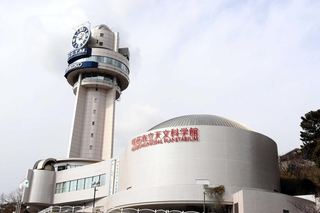 設備が老朽化している明石市立天文科学館＝明石市人丸町（撮影・領五菜月）