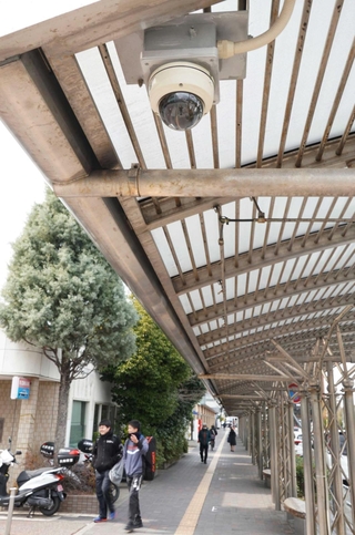 明石市が増設を目指す防犯カメラ＝明石市大明石町１