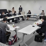 医療的ケア児とその家族の支援策について協議した会合＝明石市中崎１