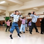公演に向けて練習に励む子どもたち＝明石市大久保町西島
