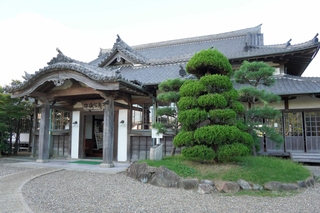 新たに県の指定文化財となることが決まった中崎公会堂＝明石市相生町１