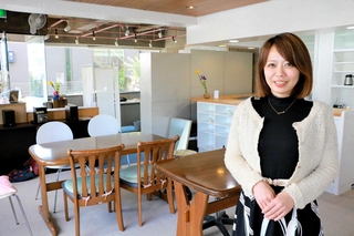 常設の居場所を開設した陽だまりの会の阿部さき子代表＝明石市王子２