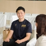 デフリンピックのバレーボール日本代表に選ばれた山本剛志さん＝明石市役所