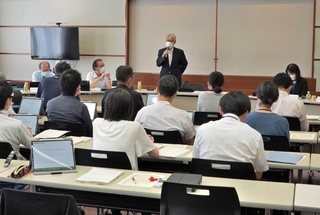 明石市立市民病院で開かれた評価委員会＝明石市鷹匠町