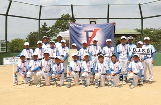全国大会で３位に入った望海ジュニアソフトボールの選手ら（提供）