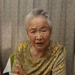 母と避難した空襲の体験を振り返る大崎和子さん＝高砂市材木町