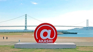 完成したモニュメント＝大蔵海岸通１