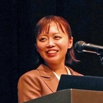 生きづらさを抱えた経験について語った陽だまりの会の阿部さき子さん＝明石市内