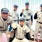 「『ハイシニア』の大会にするので、引退した人もまた参加して」と呼びかける「ハリマシニア」のメンバー＝明石市役所