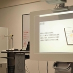 研究成果を発表する参加者＝明石北高校