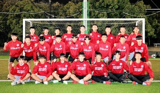 大会に向けて意気込む選手ら＝明石市二見町南二見