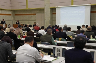 ＰＦＡＳについて国の動向などが報告された勉強会＝明石市大久保町ゆりのき通１