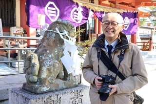 「学生は勉強させてもらう一方で祭りを支え、地域とウィンウィンの関係だ」と話す矢嶋巌さん＝稲爪神社