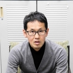 阪神・淡路大震災で亡くなった祖母宮崎喜久さんの人柄を振り返る明石市職員の梶原卓さん＝明石市相生町２