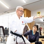 大けが乗り越え72歳、空手道再び　リハビリと鍛錬で克服　身体障害ある石井啓友さん　明石
