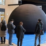 月面探査ロボの操縦体験、移動式プラネタリウムも　休館中の天文科学館、市民広場に「出張」　明石