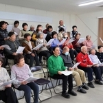 発表会に向け練習に励むメンバーら＝明石市藤が丘２