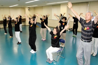 明石市が２００８年に完成させた「明石焼体操」＝２０１５年６月、明石市相生町２