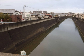 明石市が浸水対策を予定する赤根川の河口付近＝明石市大久保町江井島（撮影・新田欧介）