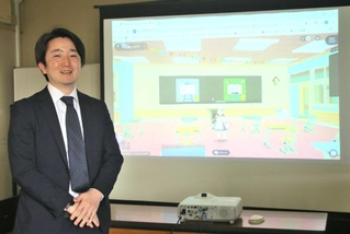 事業への思いを語る杉原裕亮社長＝明石市大明石町１