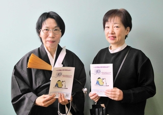 活動への思いを語る新代表の北島ちよ子さん（左）と前代表の松下亜矢子さん＝明石市東仲ノ町