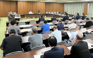 明石市公設地方卸売市場の今後について話し合った検討委員会＝明石市中崎１