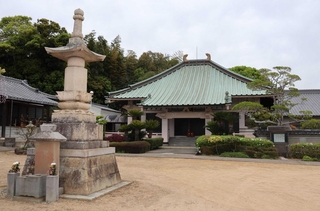 和泉式部や聖徳太子、別所長治らと関係が深い遍照寺＝明石市魚住町長坂寺