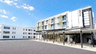 ６月２６日にオープン予定の「プリコ西明石南館」と駅前広場などの完成予想図（明石市提供）