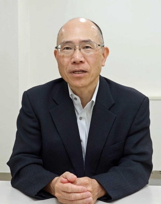 ＰＦＡＳ全国連絡会の事務局を担う渋谷進さん＝明石市内