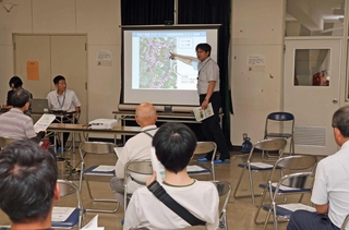 スマートインターチェンジの計画について話し合われた説明会＝明石市大久保町大窪