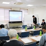 市民が参加した水道事業についての説明会＝明石市役所