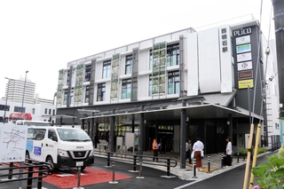２６日にオープンしたプリコ西明石南館と駅前広場＝明石市西明石南町２