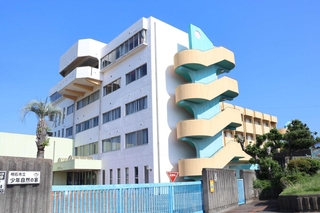 管理宿泊棟が解体される明石市立少年自然の家＝明石市大久保町江井島（撮影・森　信弘）