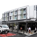 ２６日にオープンしたプリコ西明石南館と駅前広場＝明石市西明石南町２