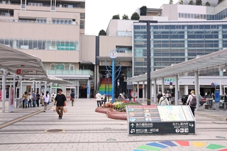明石税務署管内の最高路線価となった明石駅前広場＝明石市大明石町１