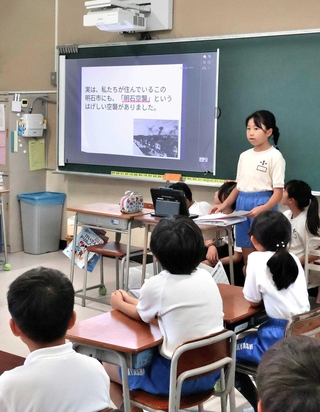 下級生を前に学習の成果を発表する６年生＝林小学校