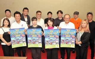 納涼フェスティバルをＰＲする実行委員会のメンバーら＝明石市材木町