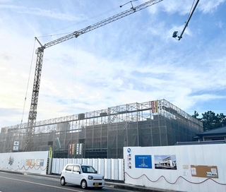 明石市が建設中の新しい市消防署中崎分署。新市庁舎や新ごみ処理施設など、大型公共事業が続く＝明石市中崎１