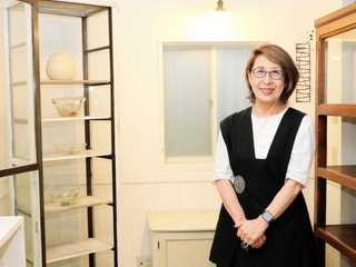 ３０年間の出会いに感謝する富森由美子さん＝明石市天文町１