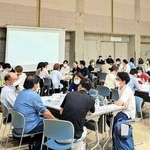各分野の専門職が集う研修会の様子（ゆるやか連携ラボ提供）