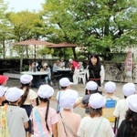 まちカフェの活動についてインタビューした子どもたち＝明石市大久保町高丘３