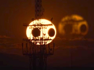 半年ぶりに姿を現した夕焼けパンダ（明石市立天文科学館提供）
