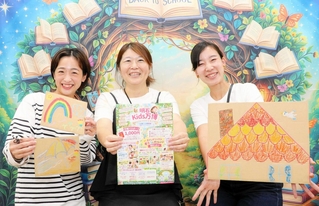 イベントを企画する（左から）越山真衣さん、寺下理恵さん、角谷春佳さん＝明石市東仲ノ町