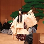 「融」を上演する演者ら＝明石市立市民会館