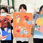 鳥羽八幡神社の秋祭りのポスターを制作した明石南高校の生徒＝明石市明南町３