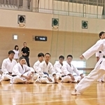 演武を披露する参加者＝県立障害者スポーツ交流館