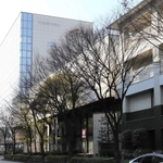 尼崎信用金庫本店。支店で感染者が出た場合に職員を総入れ替えできるようにして、危機に備える＝尼崎市開明町３