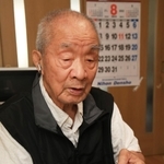 広島で被爆し、大けがの中街中を逃げ回った体験を語る石橋恒さん＝尼崎市築地５（撮影・斎藤雅志） 